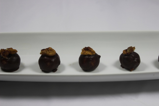 Marzipan-Nuss-Kugeln Marzipan-Nuss-Kugeln