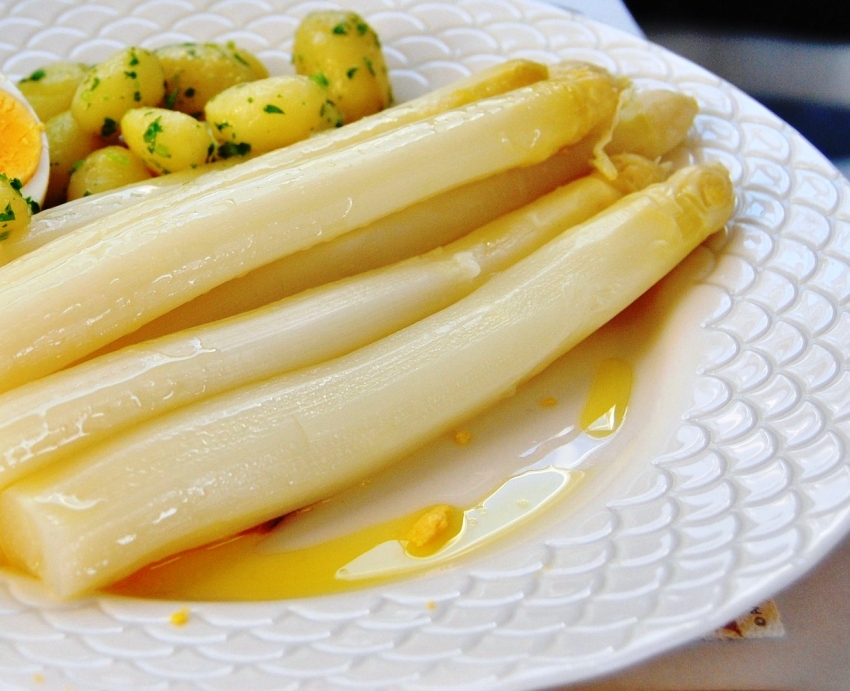 Spargel in der Folie