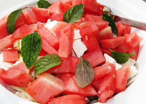 Melonensalat mit Weizer Schafkäse