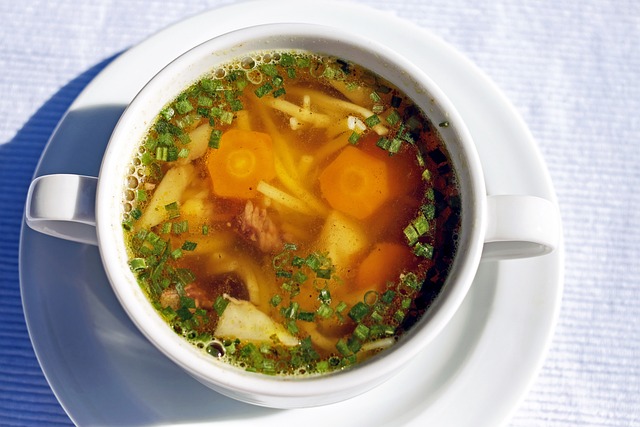 Kraftbrühe mit Huhn