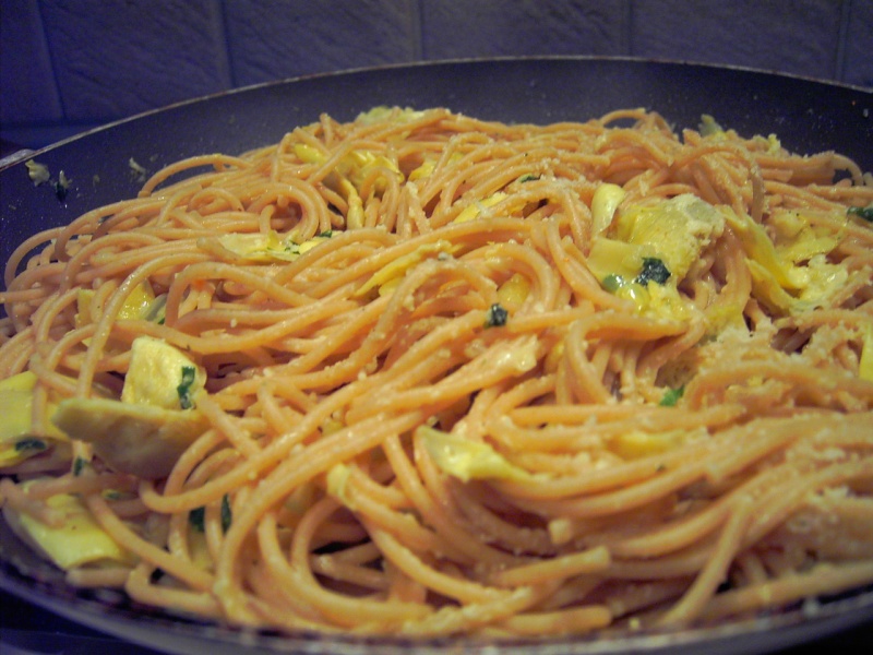 Spaghetti mit Pesto und Schafkäse