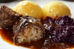 Rindsrouladen mit Schinken-Champignonfülle