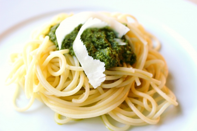 Spaghetti mit Bärlauchpesto