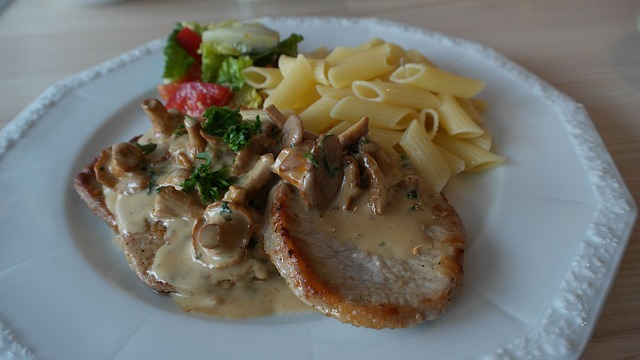 Champignonschnitzel mit Selchfleisch Champignonschnitzel mit Selchfleisch
